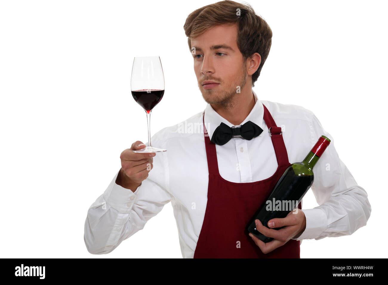 Бармен бокал вина. Официант с вином. Официант с бокалом вина. Сомелье. Вино сомелье.