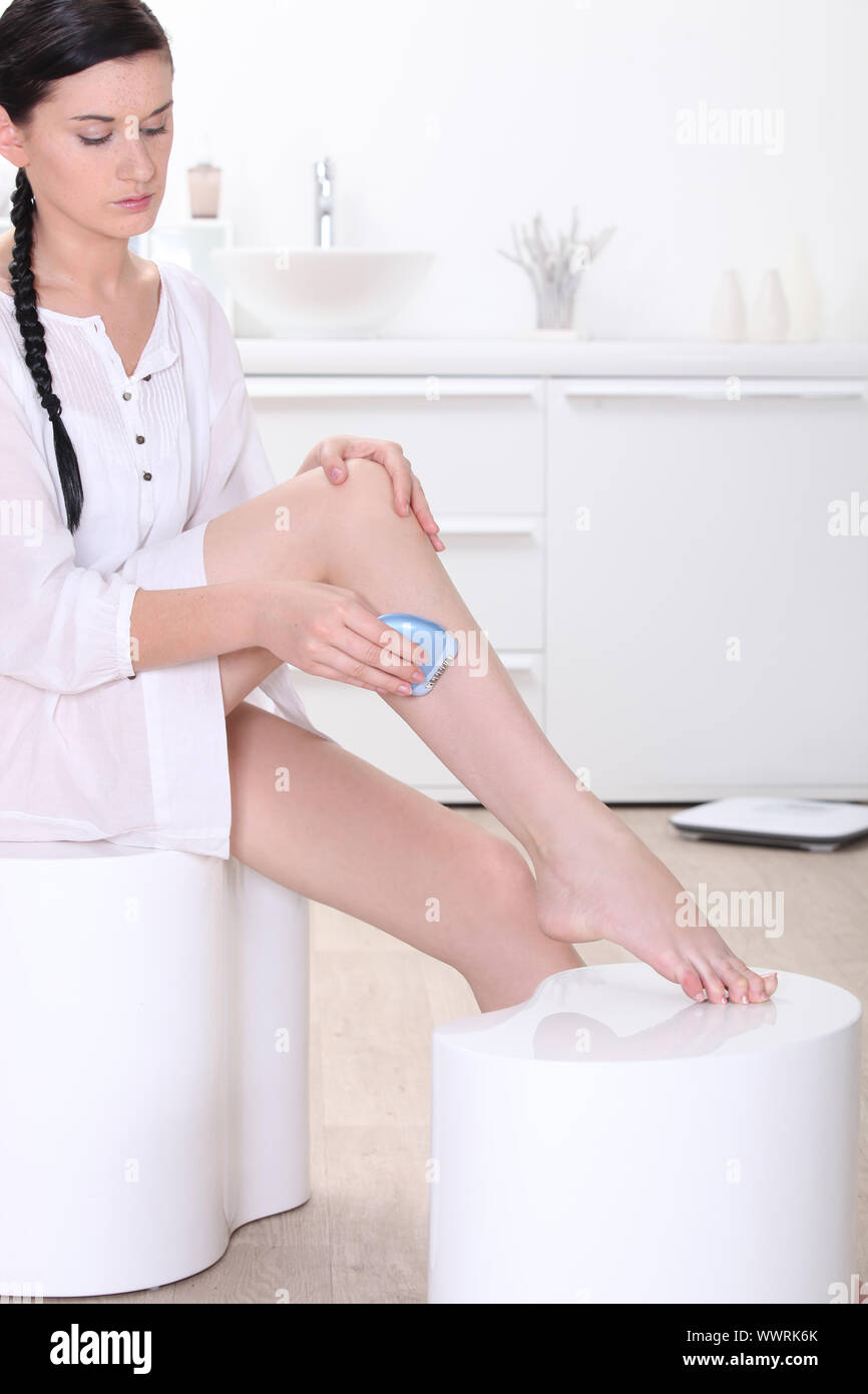 woman shaving her legs Stock Photo