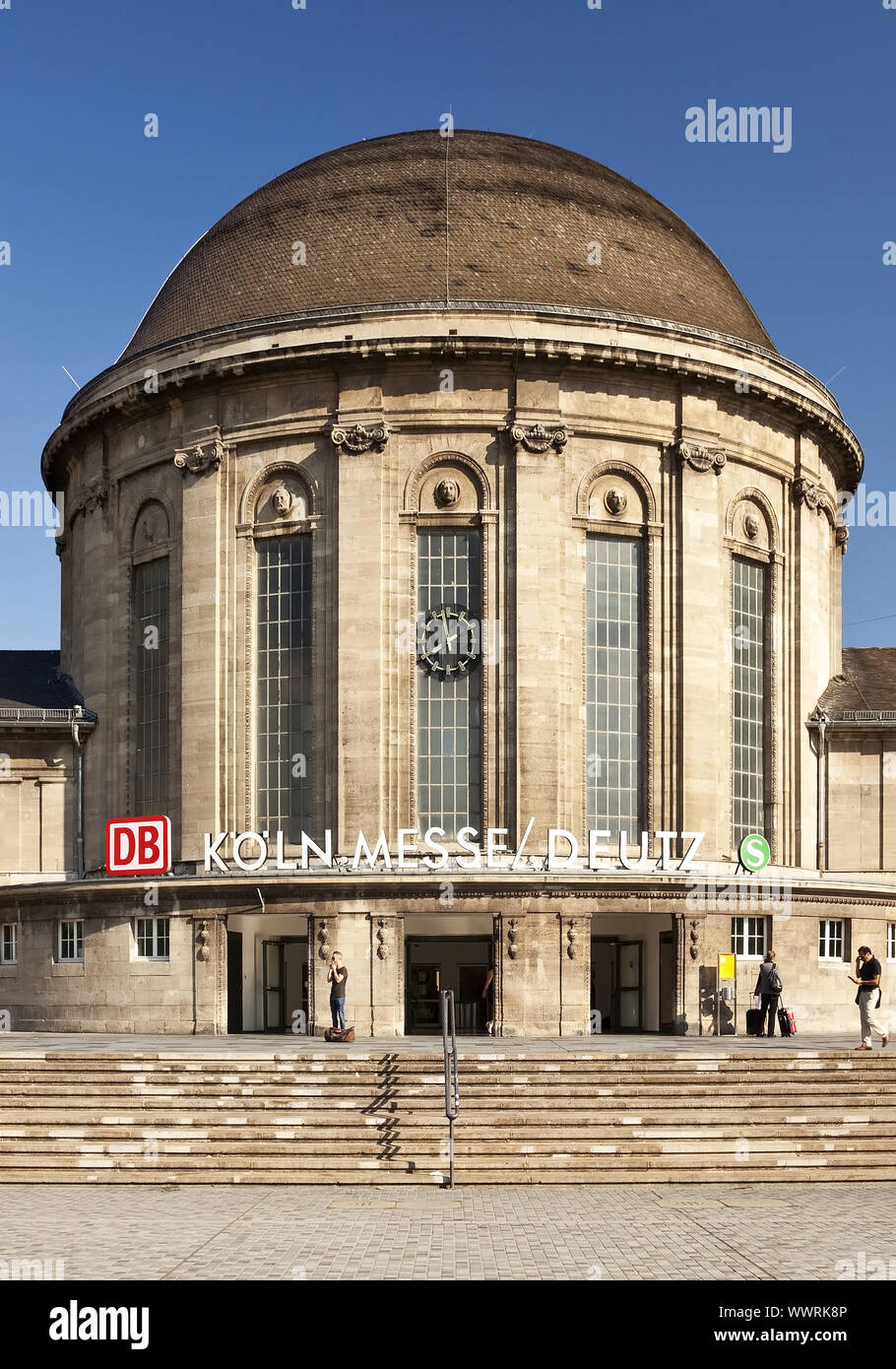 Koeln Messe/Deutz station building, Cologne, North Rhine-Westphalia,  Germany, Europe Stock Photo - Alamy