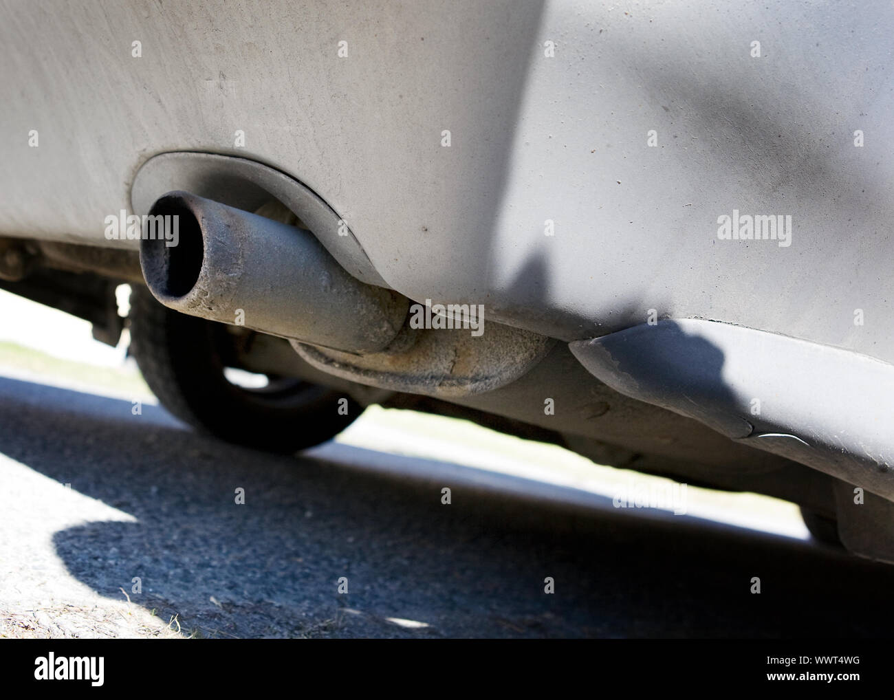 Old car pollution tailpipe hi-res stock photography and images - Alamy