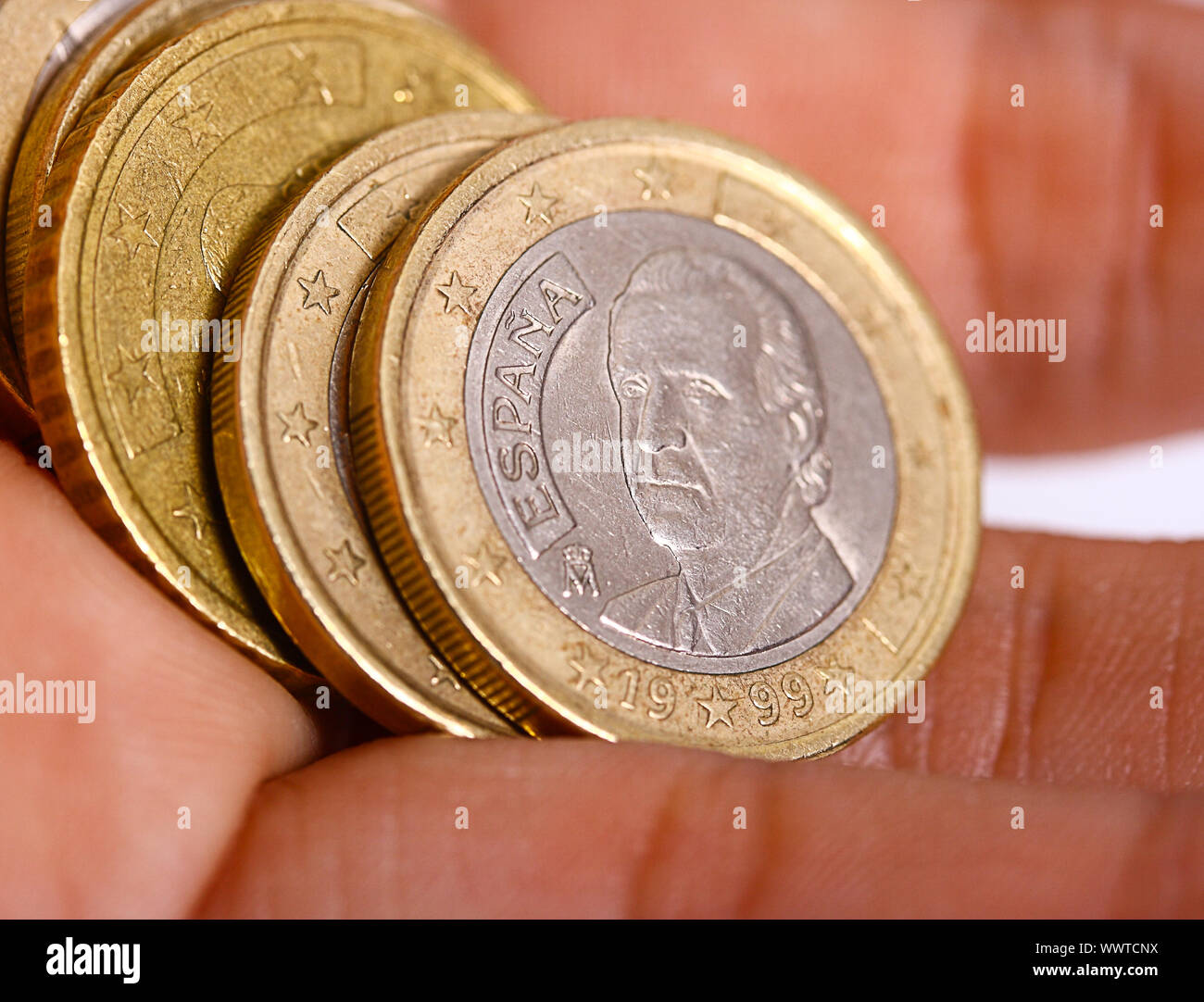 Handful Of Spanish Euro Coins For Making A Payment Stock Photo Alamy handful-of-spanish-euro-coins-for-making-a-payment-stock-photo-alamy