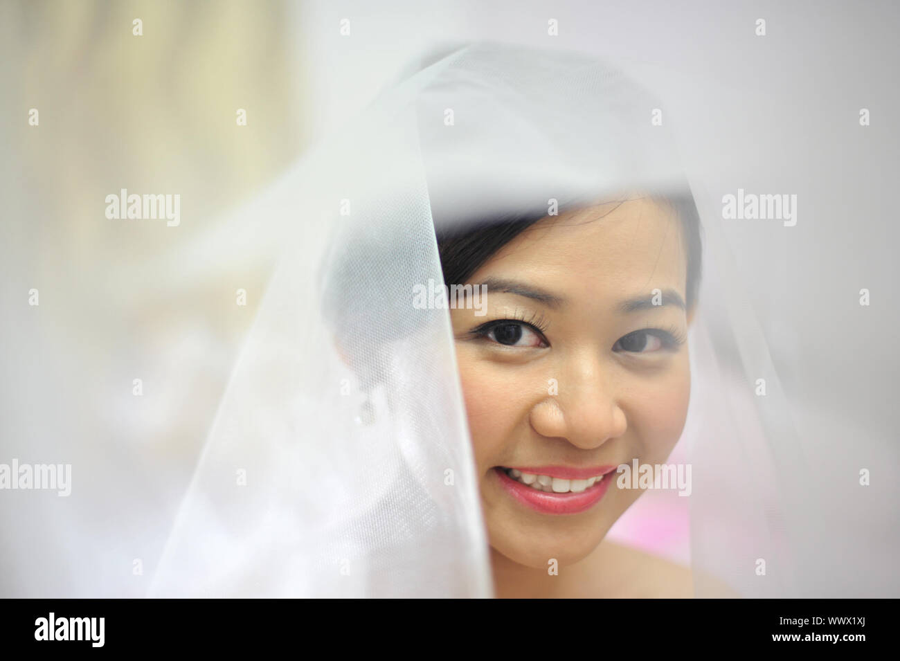 Chinese bride veil traditional hi-res stock photography and images - Alamy