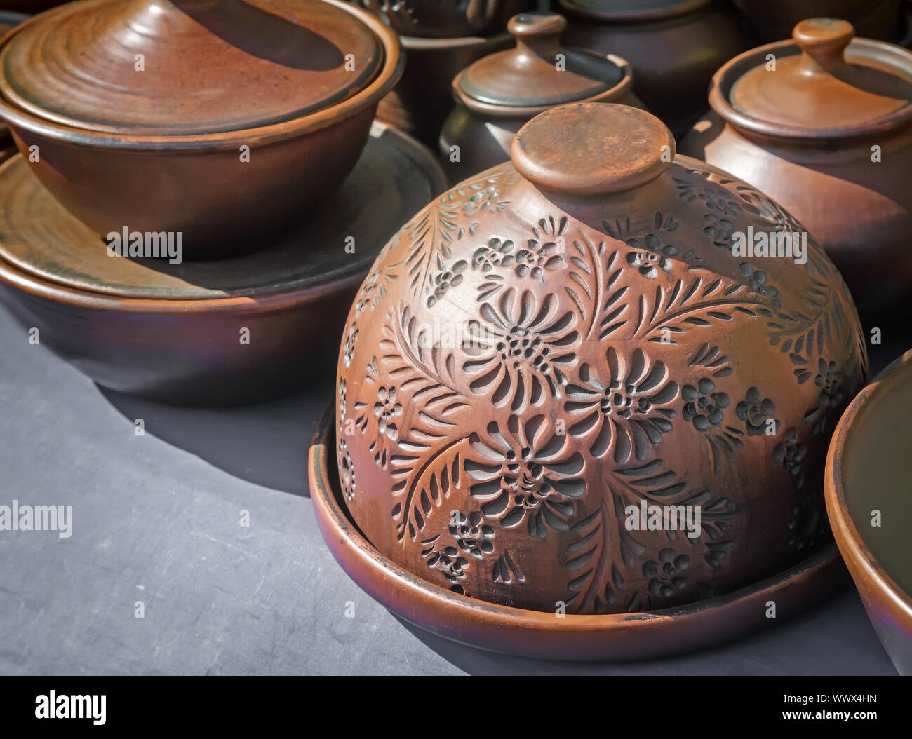 Pottery in the shop window Stock Photo - Alamy