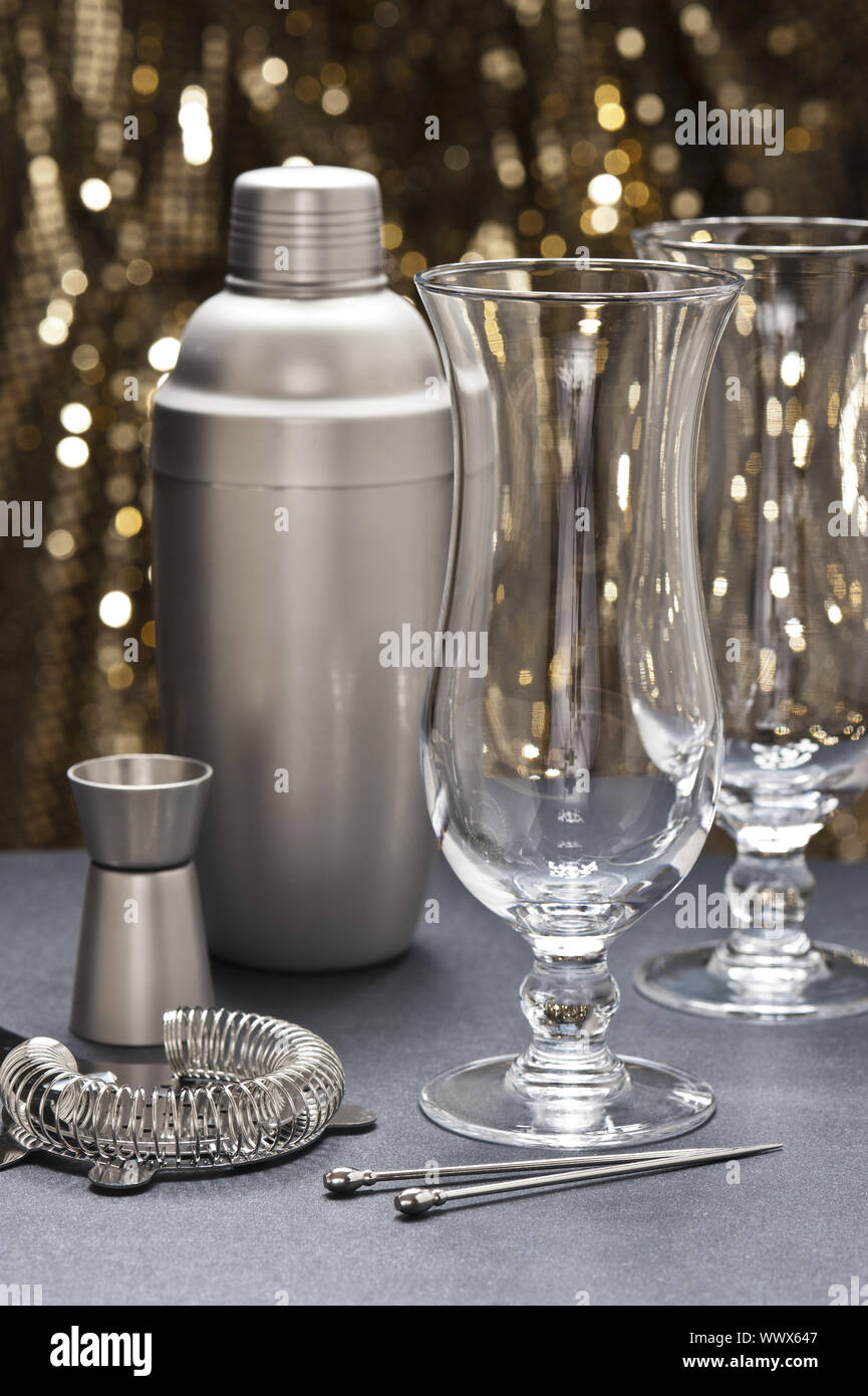 Bartender measuring hires stock photography and images Alamy