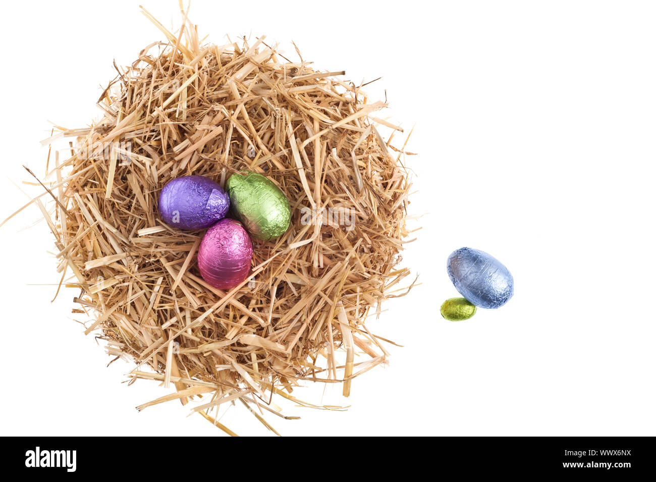 Straw nest with chocolate Easter eggs Stock Photo - Alamy