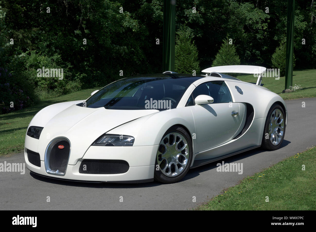 2009 Bugatti Veyron Grand Sport Stock Photo - Alamy