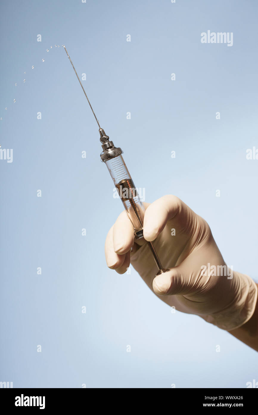 Old fashioned medical syringe hi-res stock photography and images - Alamy