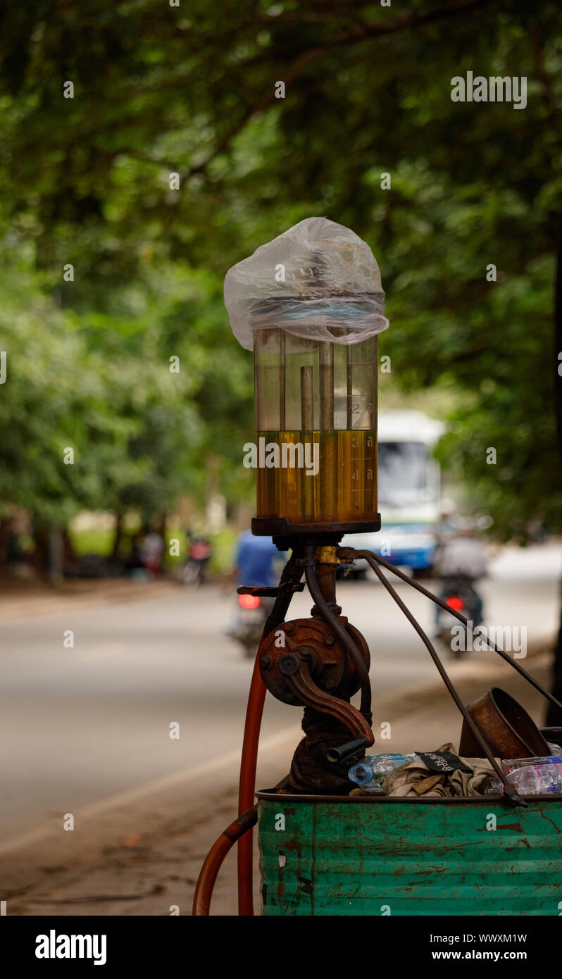 Hand crank petrol pump hi-res stock photography and images - Alamy