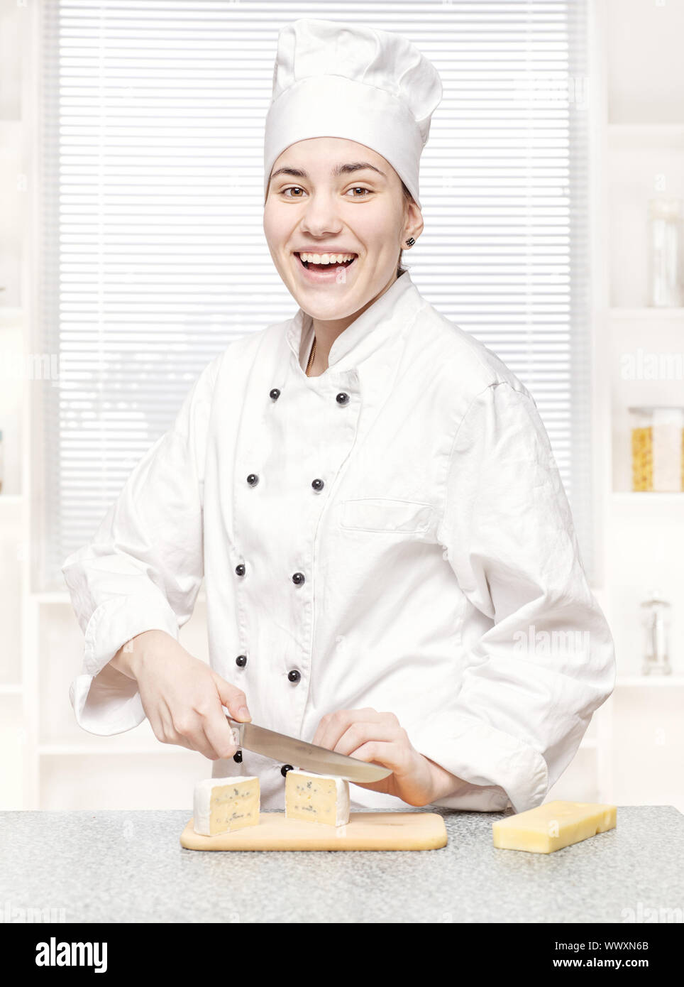Повар. Шеф повар ресторана. Повар пармезан. Красивый повар. Повар готовит.
