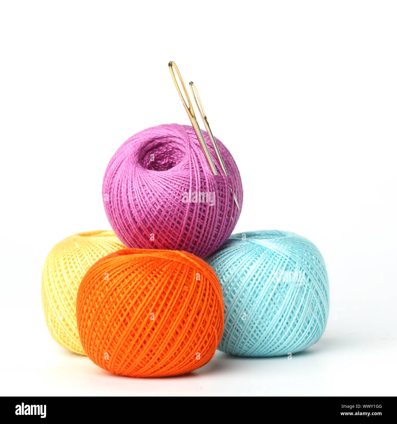 needle and thread macro close up Stock Photo - Alamy