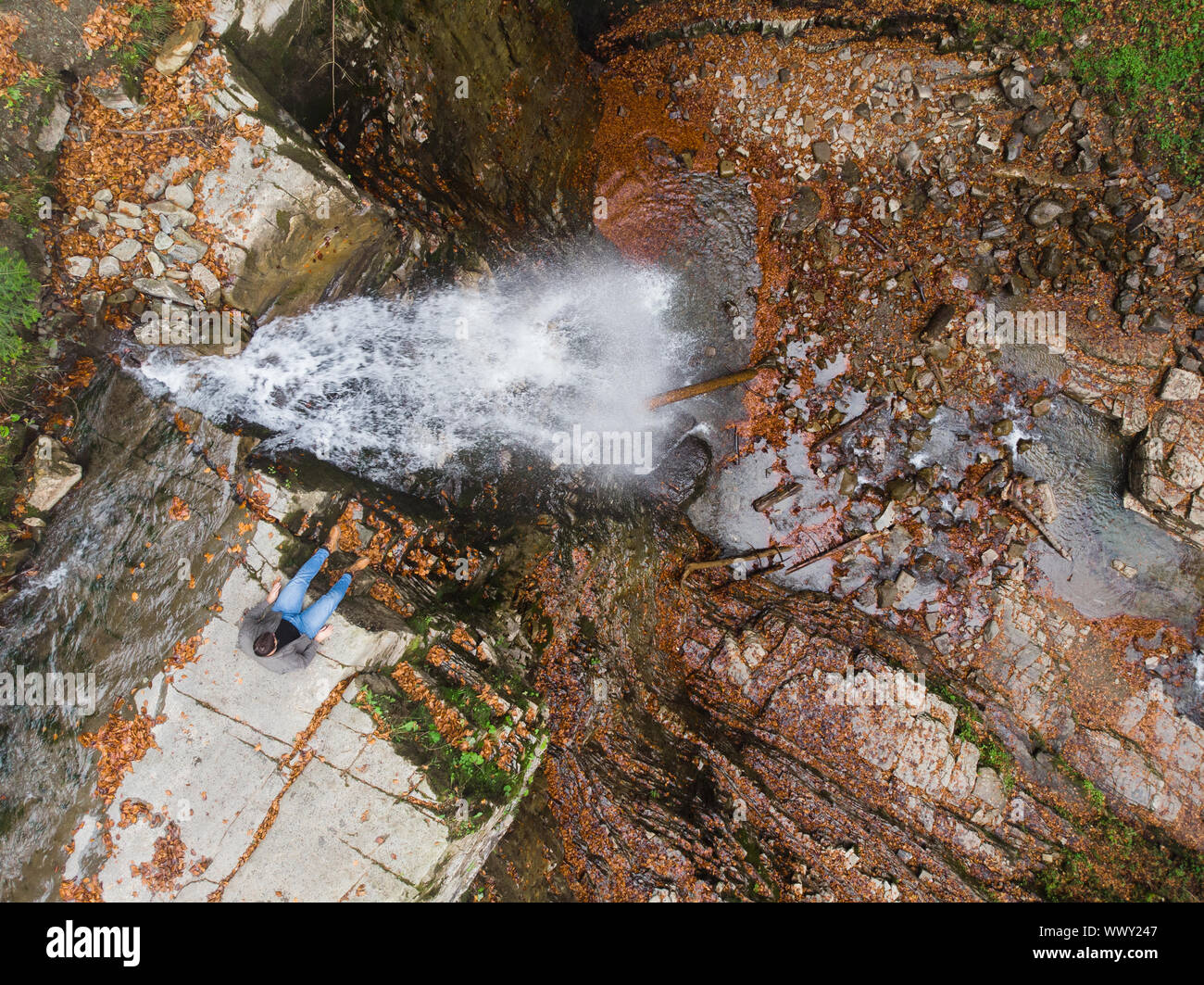 Aerial people top cliff looking hi-res stock photography and images - Alamy