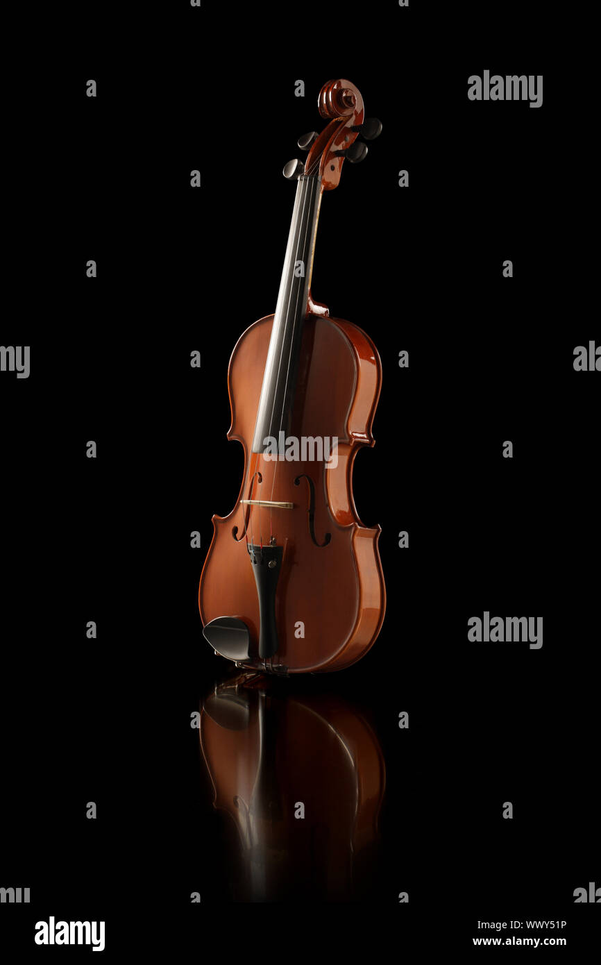 Violin black background hi-res stock photography and images - Alamy