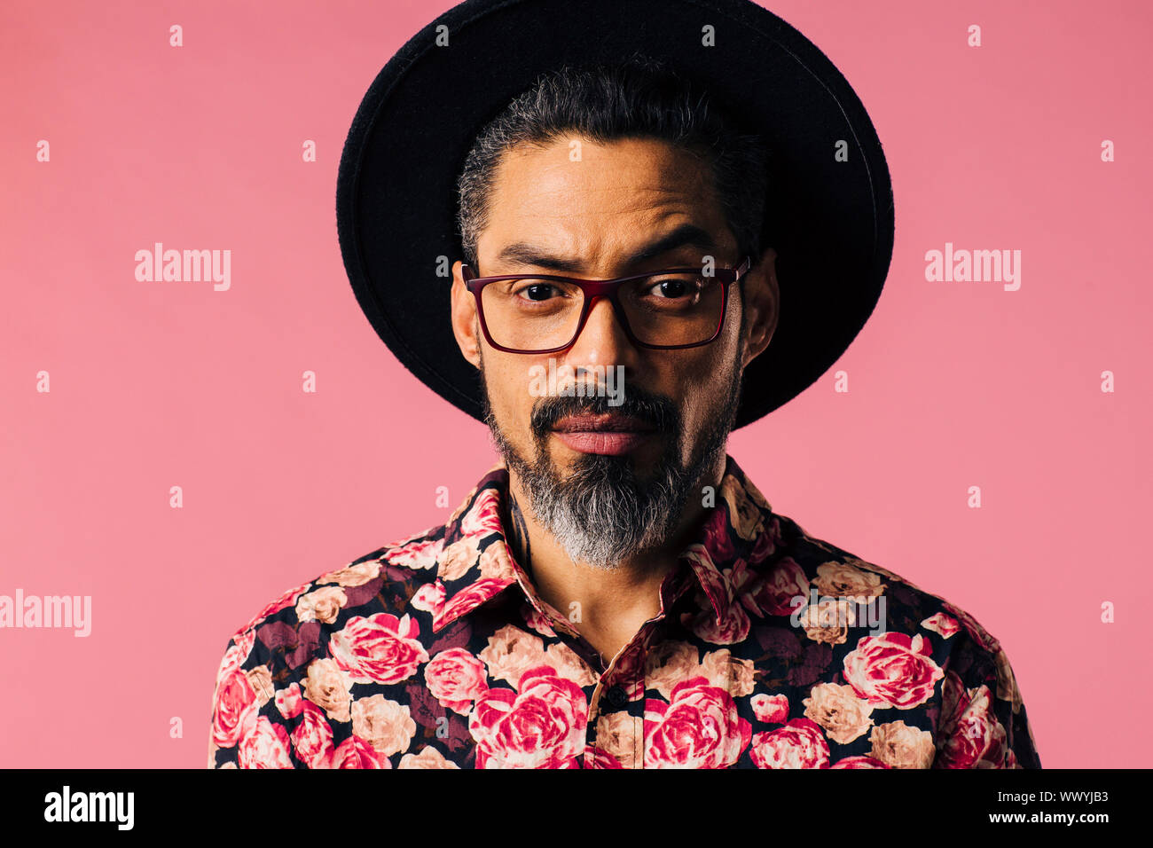 Portrait of a man with beard and glasses, isolated in a studio ...