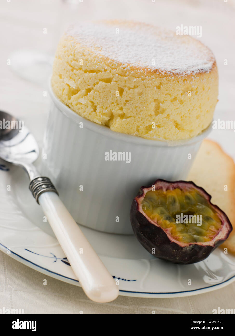 Langue De Chat Biscuits High Resolution Stock Photography And Images Alamy Langue De Chat Biscuits High Resolution Stock Photography And Images Alamy