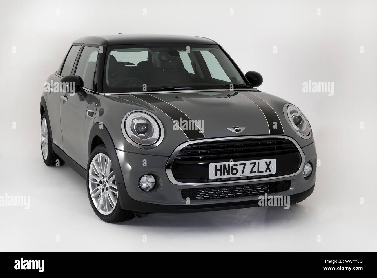 Mini cooper 5 door hi-res stock photography and images - Alamy