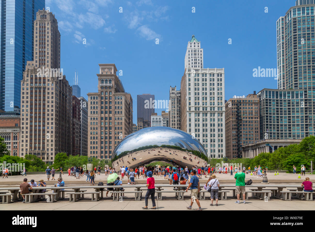 View of Cloud Gate (the Bean), Millennium Park, Downtown Chicago ...