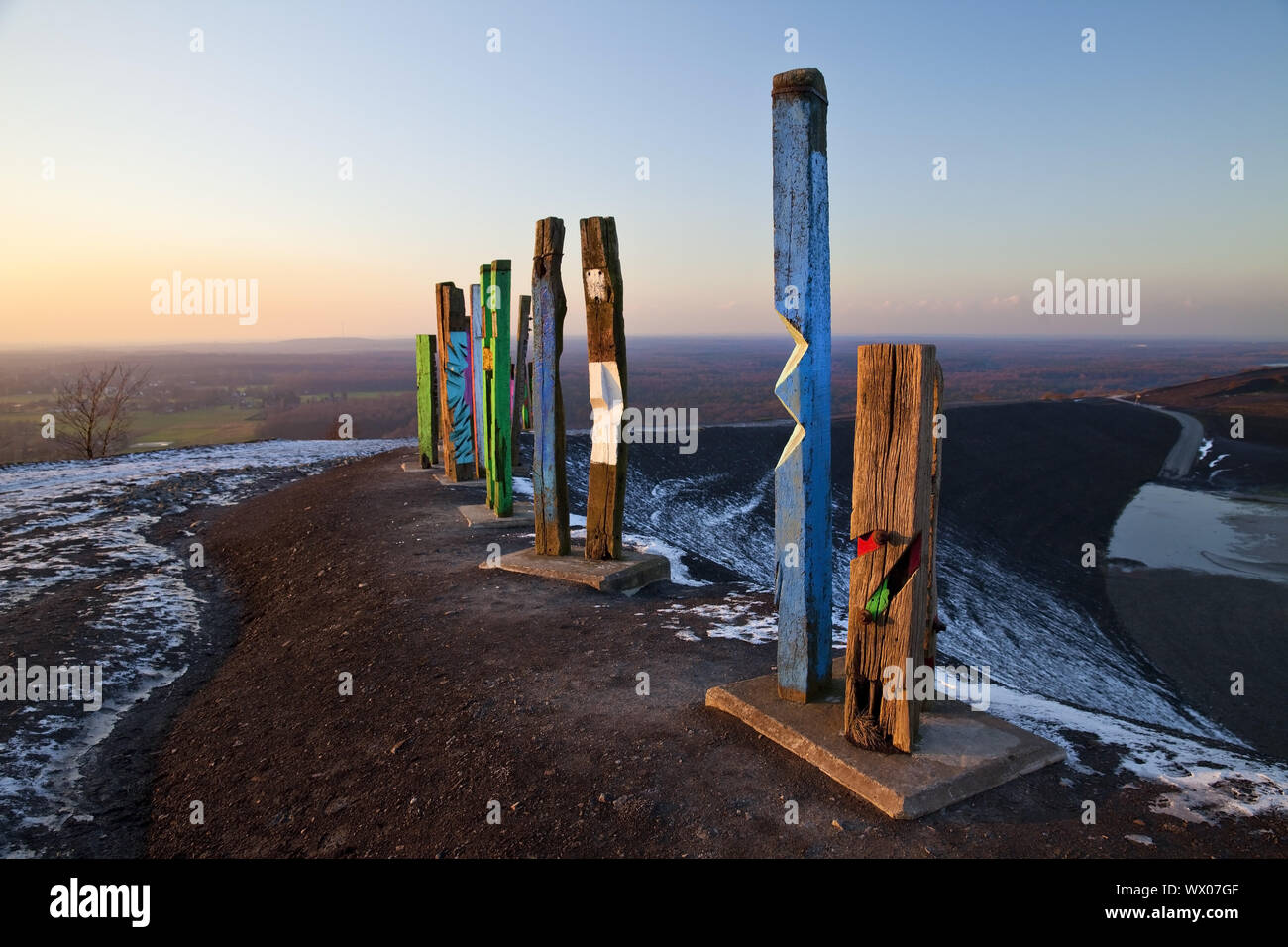 installation Totems on the peak of the heap Haniel, Bottrop, Ruhr Area, Germany, Europe Stock Photo