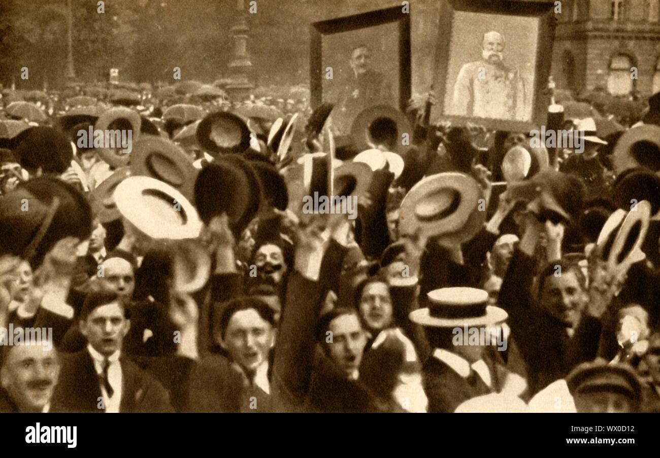 'Hoch the Kaiser!': cheering crowds in the streets, Berlin, Germany, 4 August 1914, (1933). Pictures of the two Kaisers, Wilhelm II of Germany and Franz Josef of Austria, are carried through Unter den Linden after Wilhelm's proclamation of war against Britain. Britain responded by declaring war on Germany and the First World War began. From &quot;The Pageant of the Century&quot;. [Odhams Press Ltd, 1933] Stock Photo