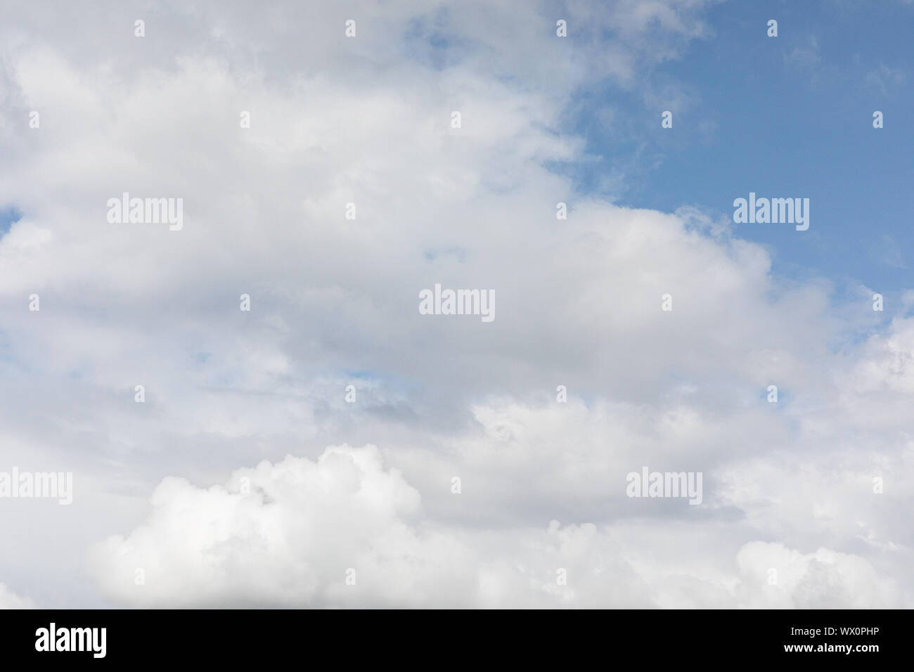 Feathery cloud hi-res stock photography and images - Page 9 - Alamy