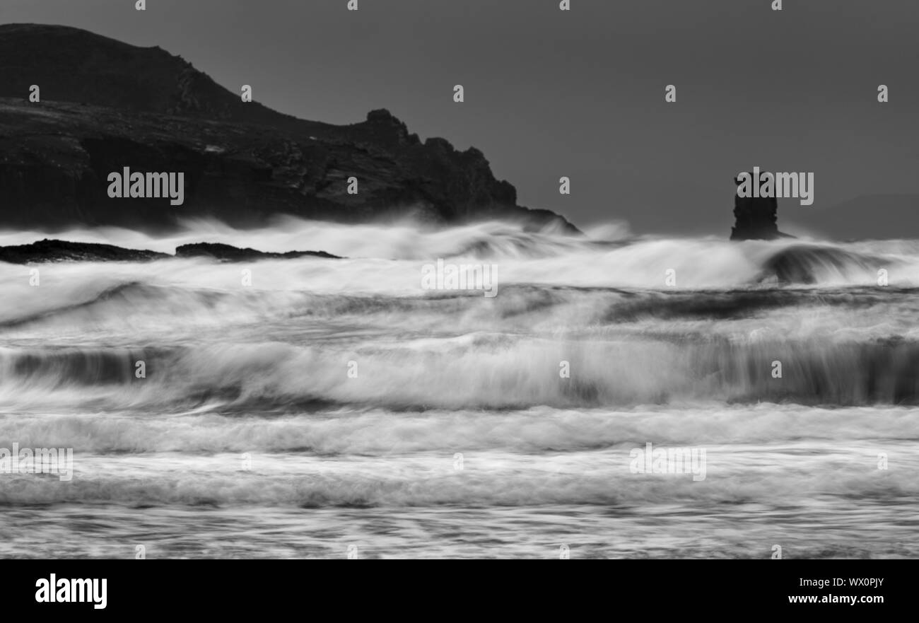 Waves and sea-stack, Kinard beach, Dingle Peninsula, County Kerry, Munster, Republic of Ireland, Europe Stock Photo