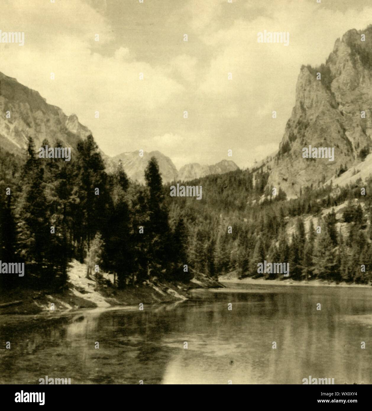 The Gr&#xfc;ner See, Styria, Austria, c1935. Gr&#xfc;ner See (Green Lake) surrounded by the Hochschwab Mountains. From &quot;&#xd6;sterreich - Land Und Volk&quot;, (Austria, Land and People). [R. Lechner (Wilhelm M&#xfc;ller), Vienna, c1935] Stock Photo