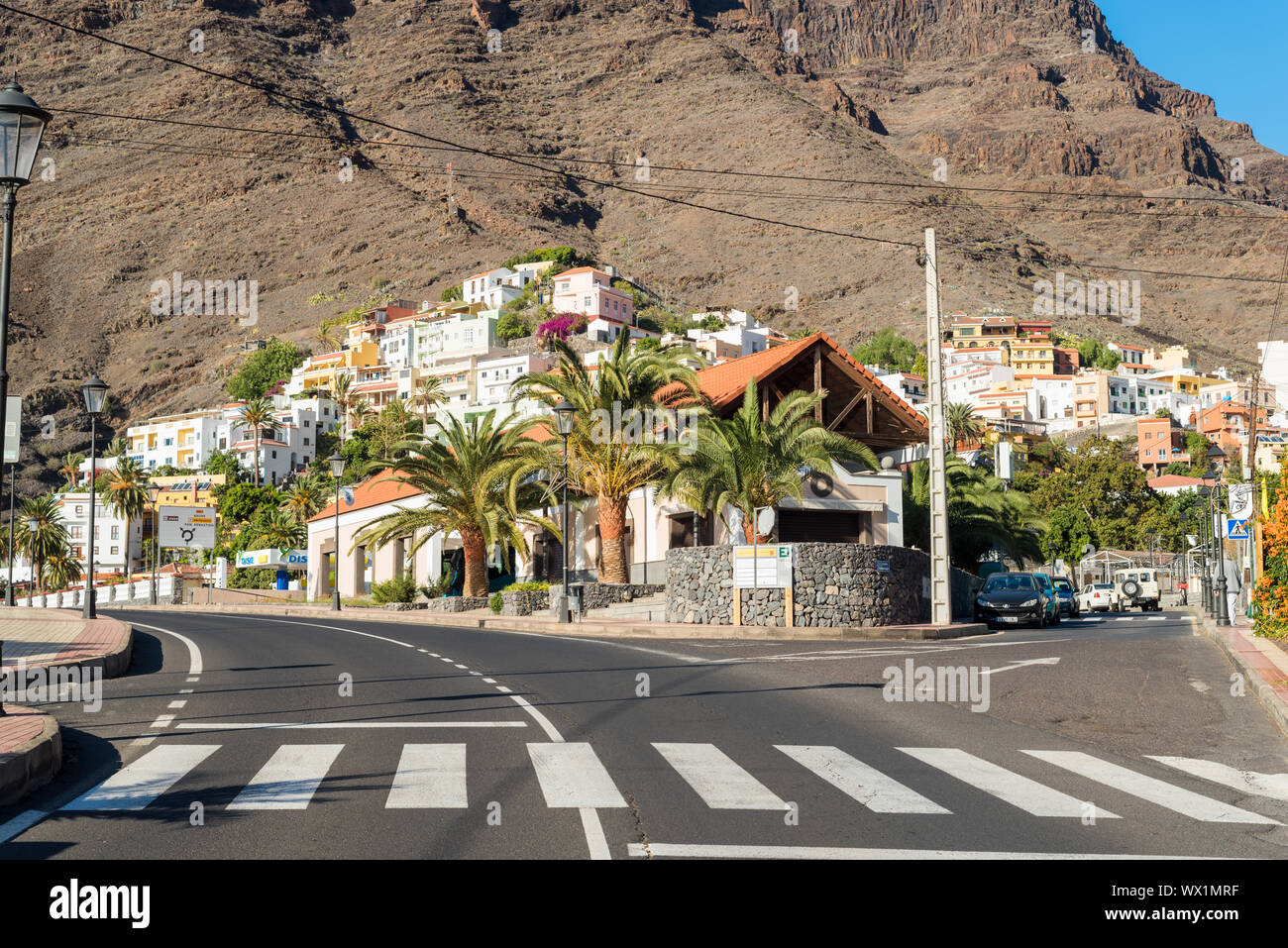 The main street to La Calera and the bus station of the Valle Gran Rey