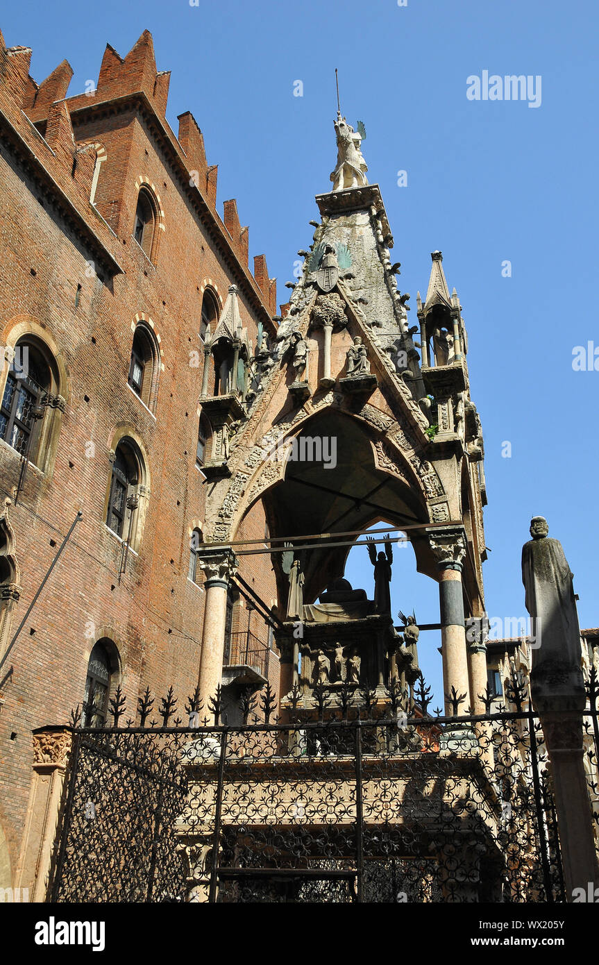 Scaliger Tombs Hi-res Stock Photography And Images - Alamy