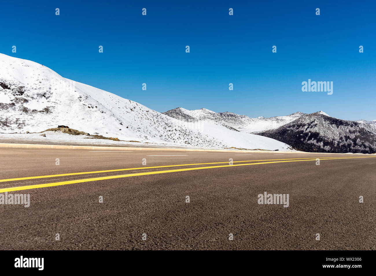 highway on tibet plateau Stock Photo