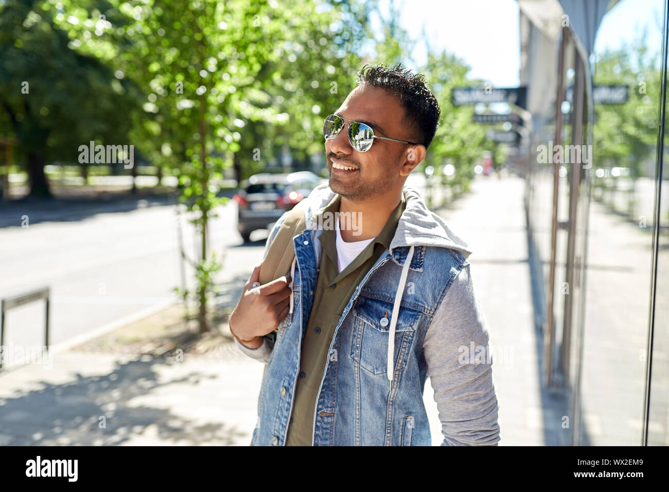 Indian man walking hi-res stock photography and images - Alamy