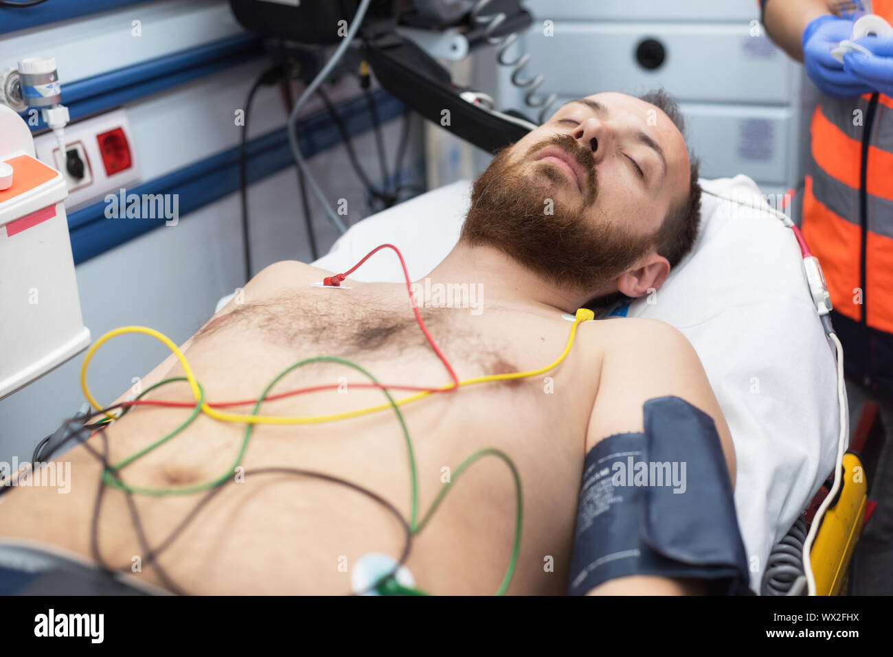 Electrodes chest hires stock photography and images Alamy