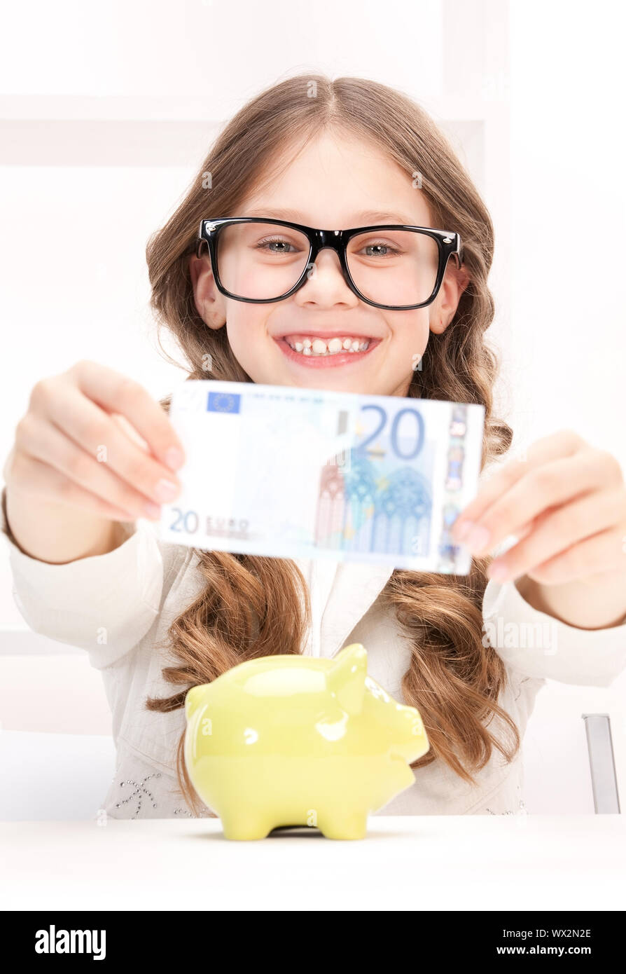 little girl with piggy bank and money Stock Photo - Alamy