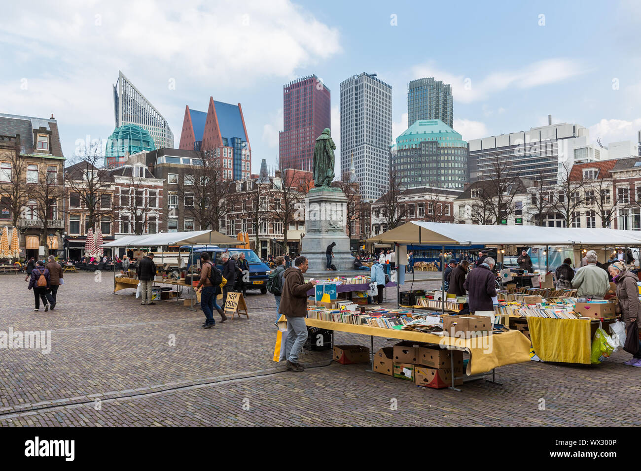 The hague plein square office buildings hi-res stock photography and ...
