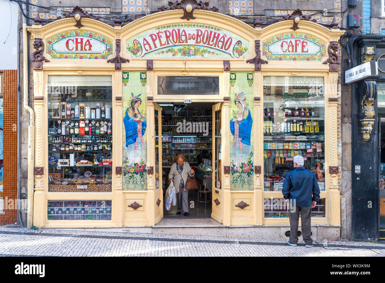 Grocery store in the Rua Formosa, Porto Stock Photo