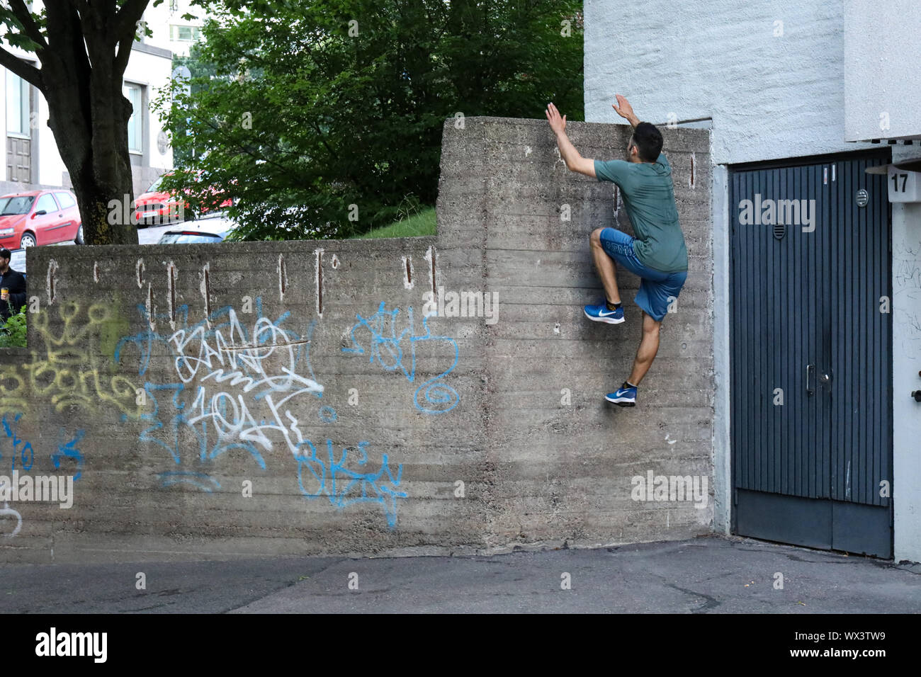 Parkour traceur climbing a wall Stock Photo Alamy