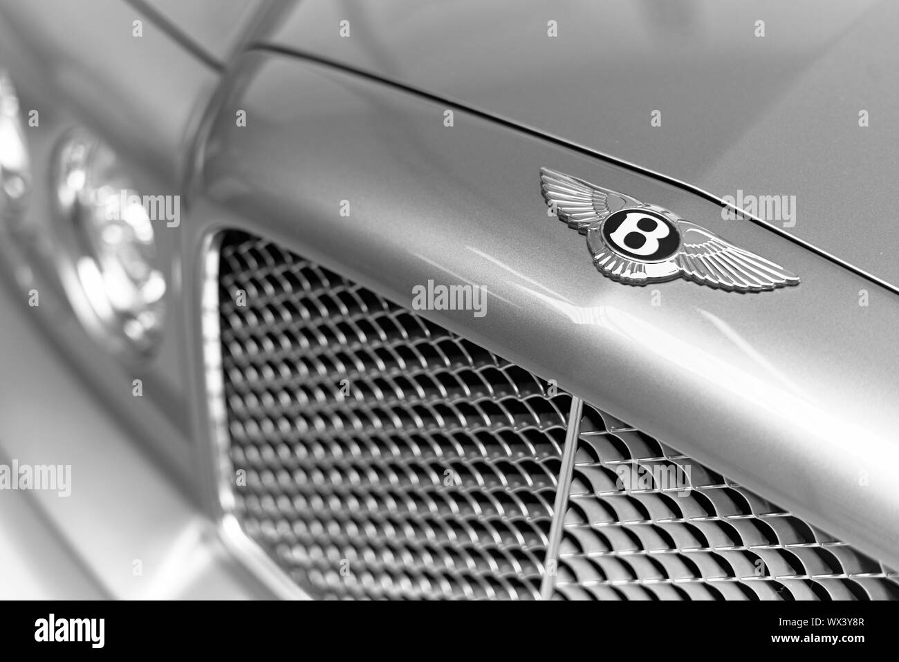 Close-up of a Bentley badge and radiator grill Stock Photo - Alamy