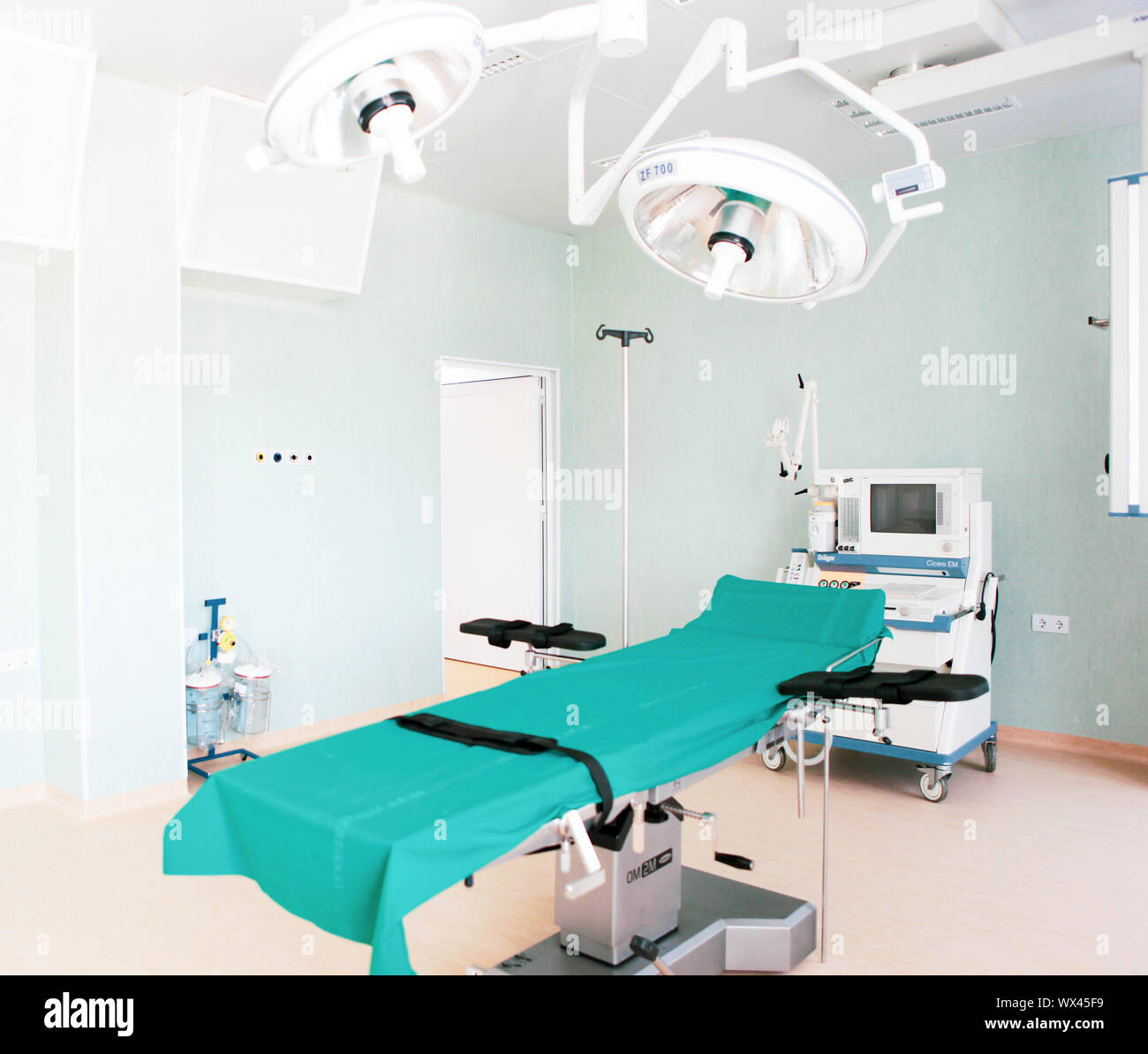 Operating room in a modern hospital Stock Photo - Alamy