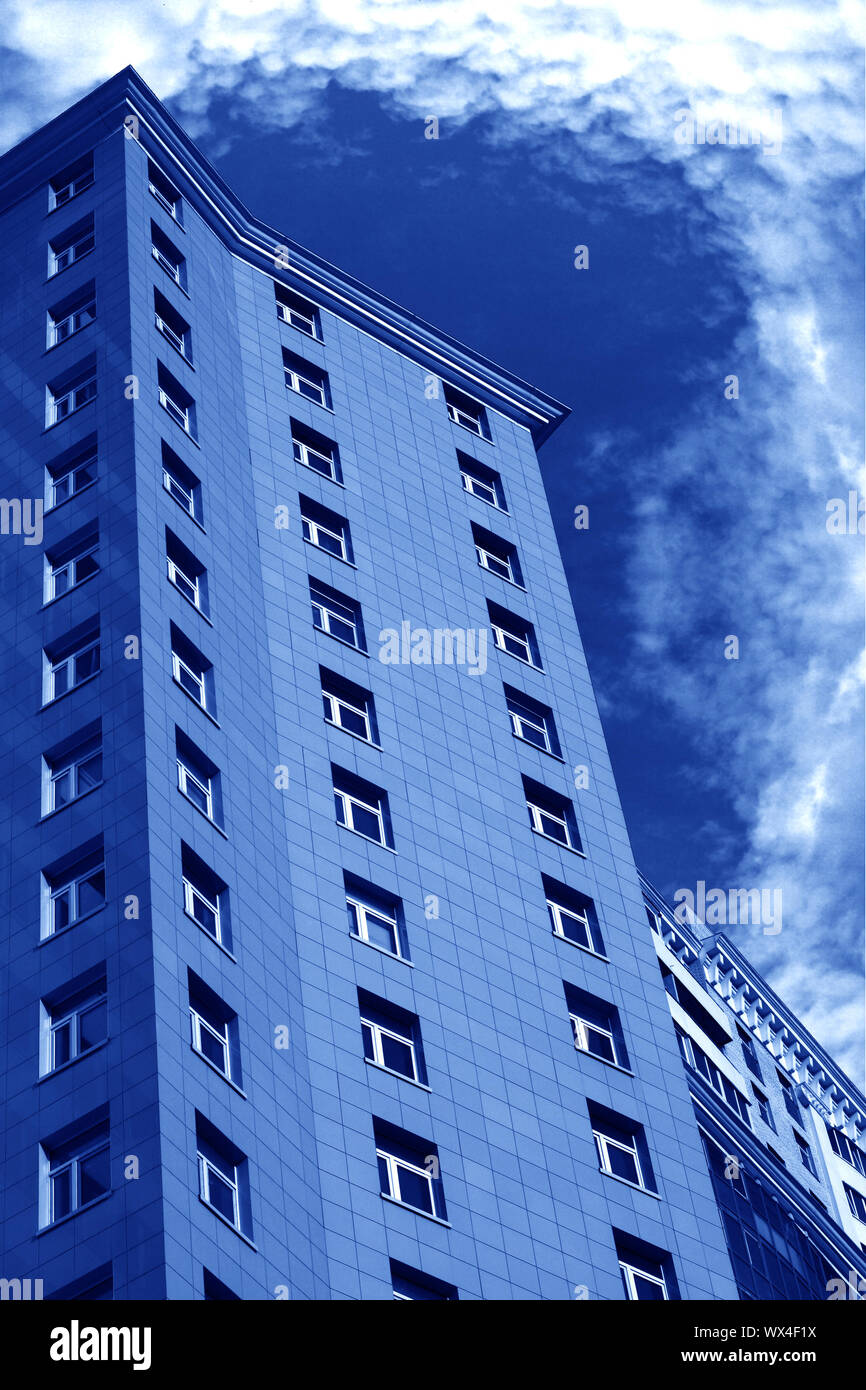 skyscraper and blue sky business corporate Stock Photo Alamy