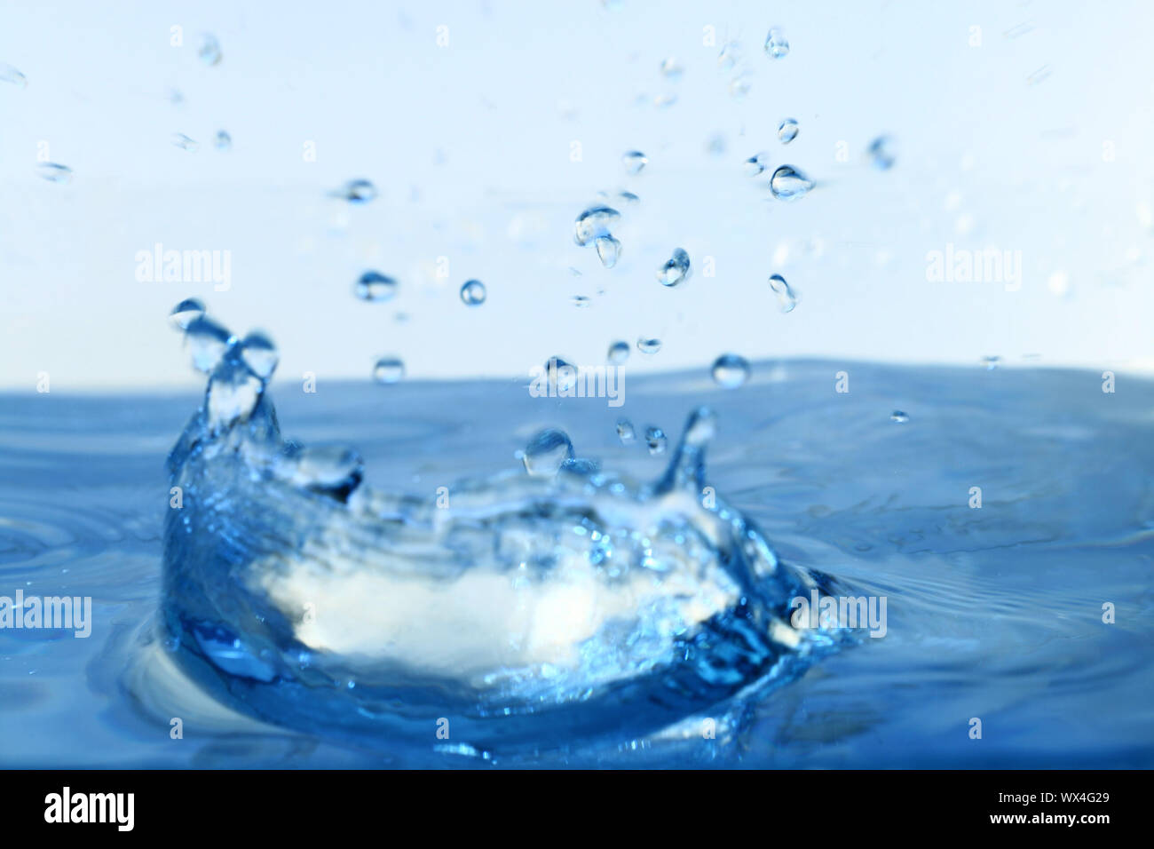 blue water splash macro close up Stock Photo - Alamy