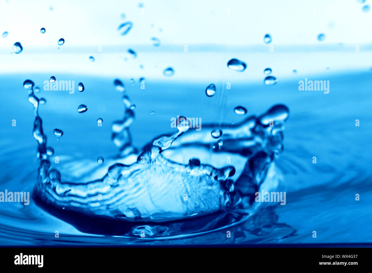 blue water splash macro close up Stock Photo - Alamy