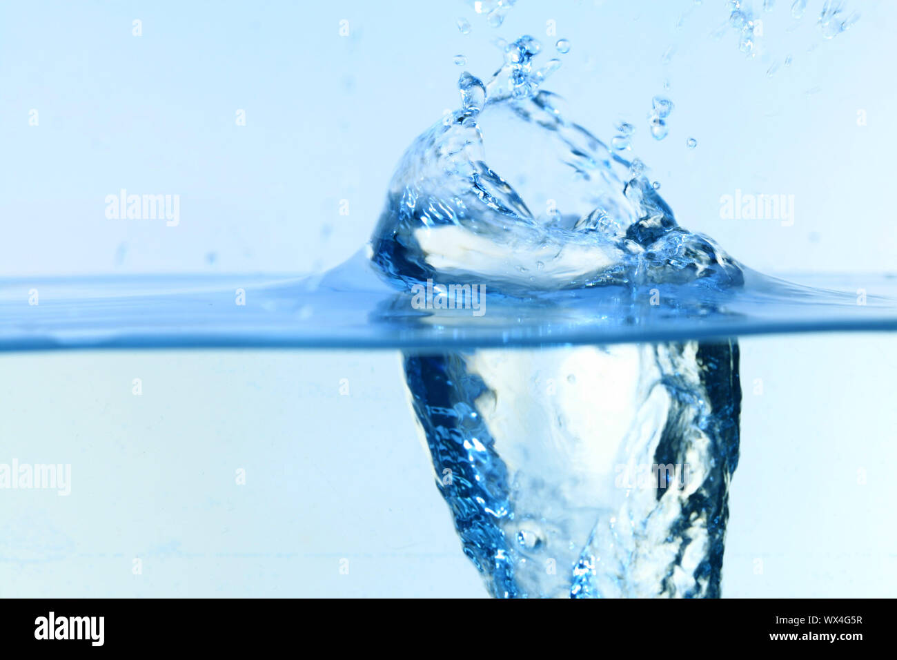 blue water splash macro close up Stock Photo - Alamy