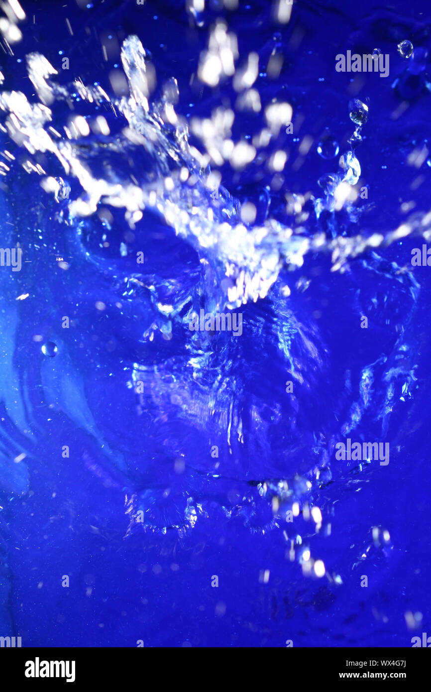 blue water splash macro close up Stock Photo - Alamy