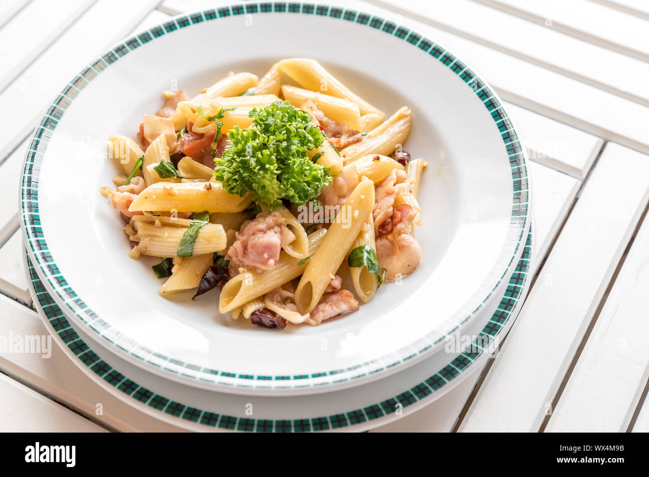 Bacon Aglio olio pasta Stock Photo Alamy
