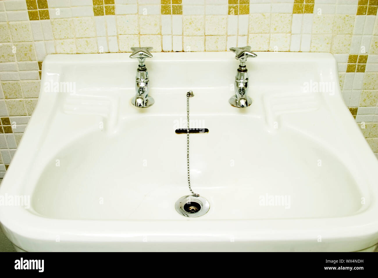 Old Fashioned Sink Stock Photo Alamy