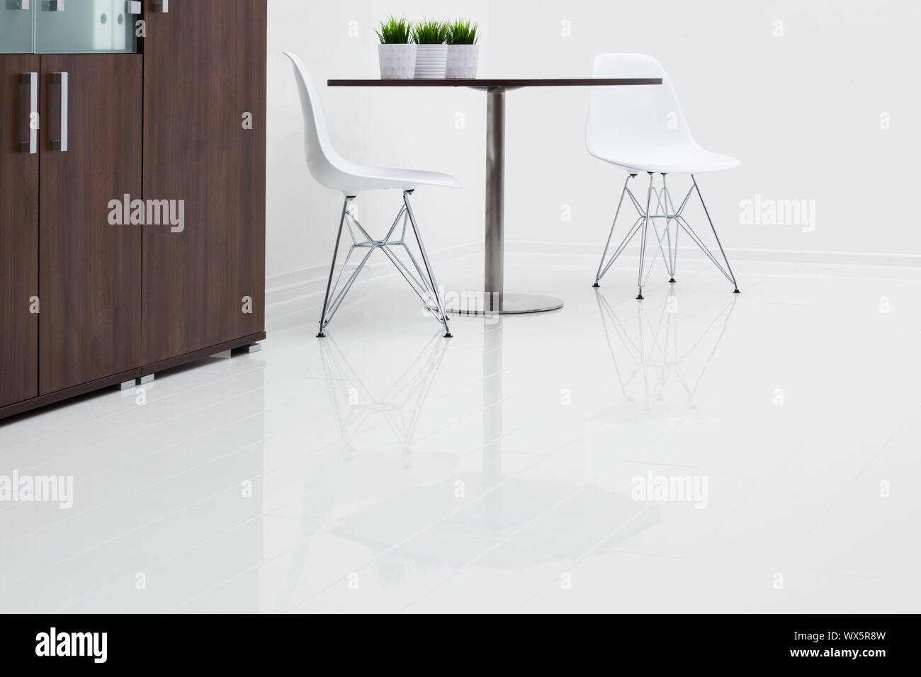 Shiny floor hi-res stock photography and images - Alamy