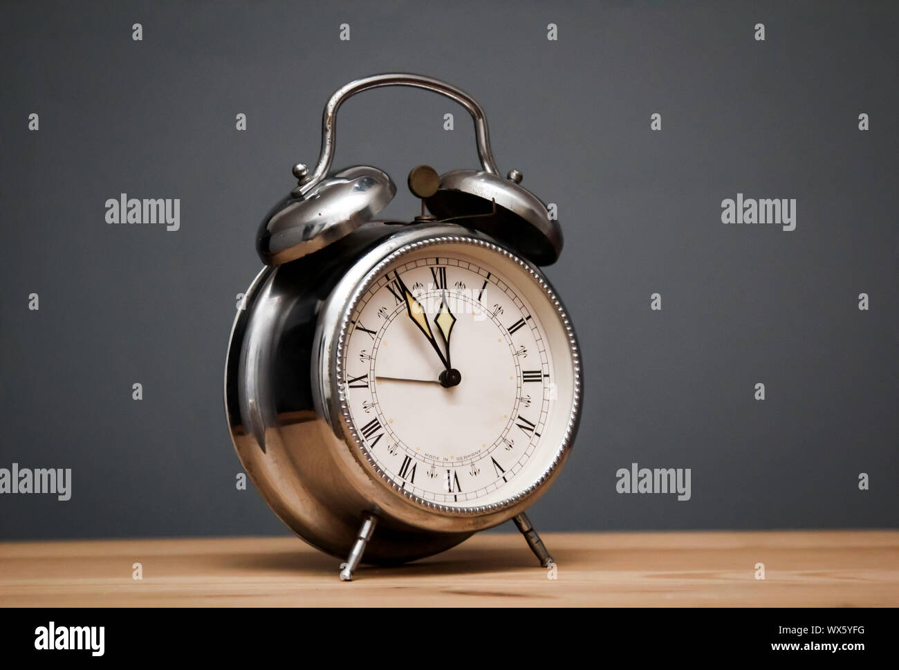 Bettler Aufzeichnung Unschuld mechanical alarm clock Diamant