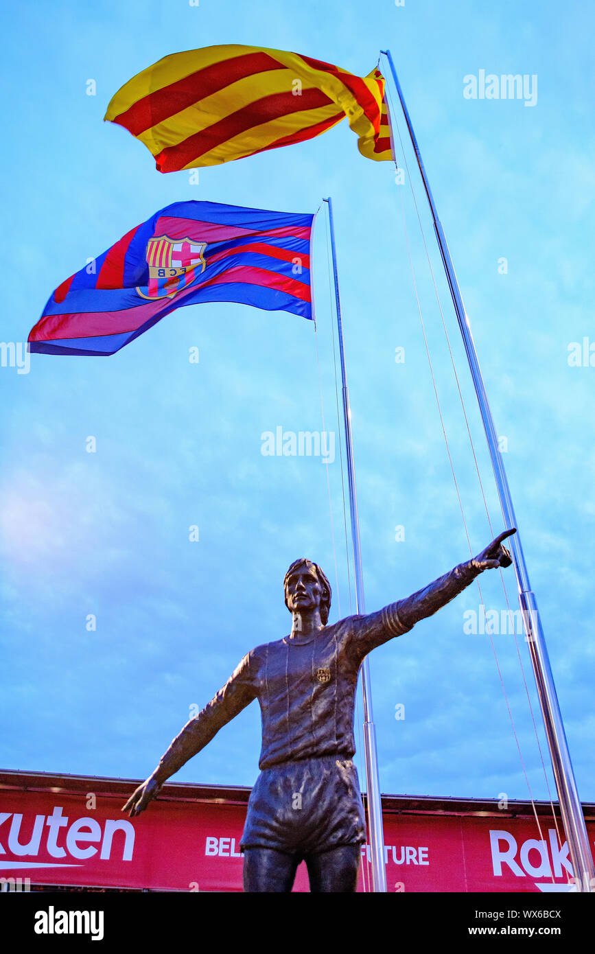 BARCELONA - SEP 14: The Johan Cruyff statue in front of the stadium at the  La Liga match between FC Barcelona and Valencia CF at the Camp Nou Stadium  Stock Photo - Alamy