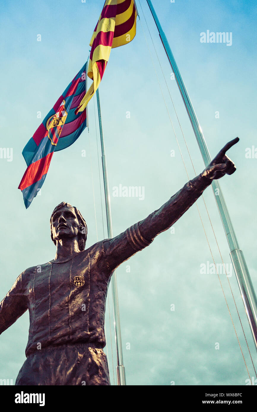 BARCELONA - SEP 14: The Johan Cruyff statue in front of the stadium at the  La Liga match between FC Barcelona and Valencia CF at the Camp Nou Stadium  Stock Photo - Alamy