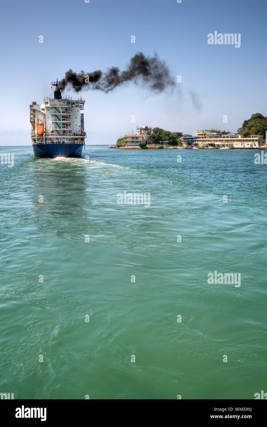 Black smoke in commercial port hi-res stock photography and images - Alamy