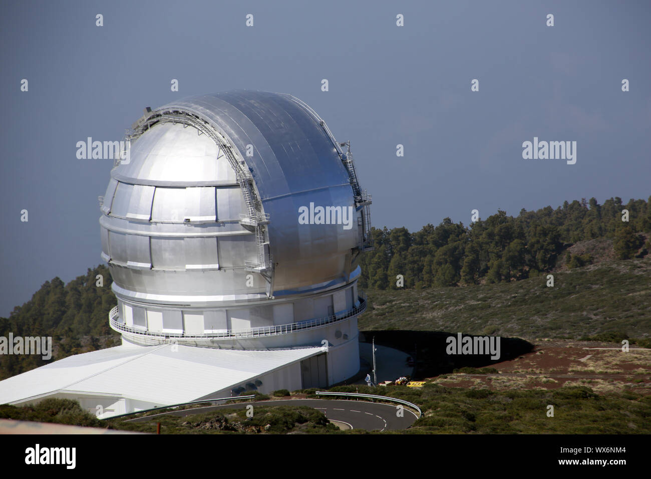 Gran Telescopio Canarias (GRANTECAN) Big Canary Telescope Stock Photo Alamy