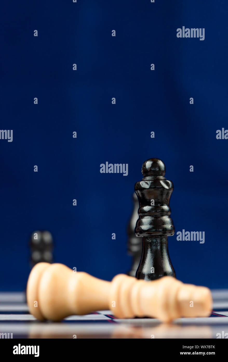 Chess king and queen hi-res stock photography and images - Alamy